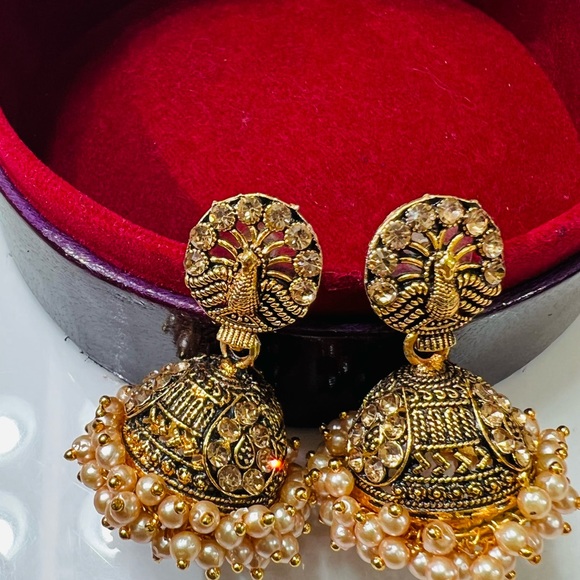 Earrings. - Picture 2 of 2